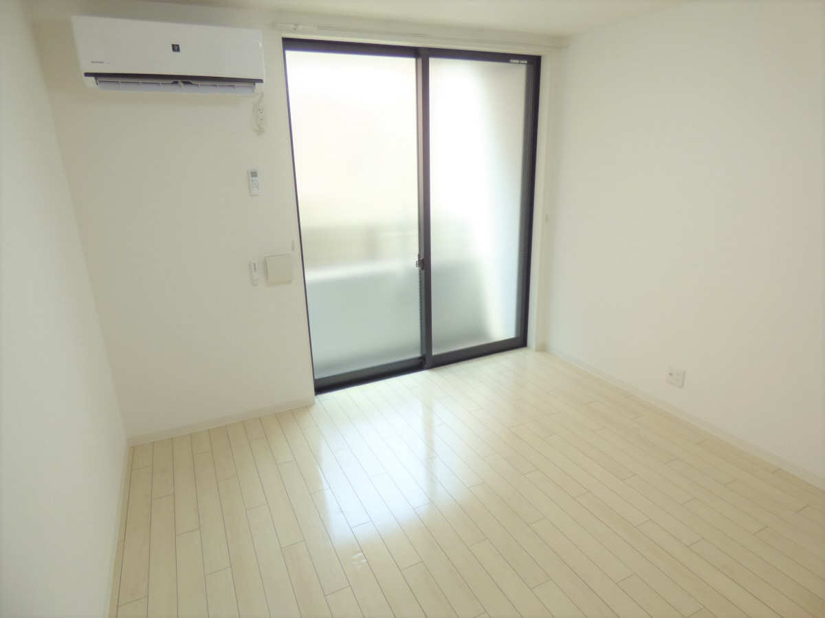 白を基調とした明るいフローリング Ｇｉｕｌｉａ須磨浦Ⅰ