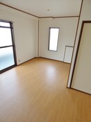 ２面採光で明るい洋室 コスモハイツ