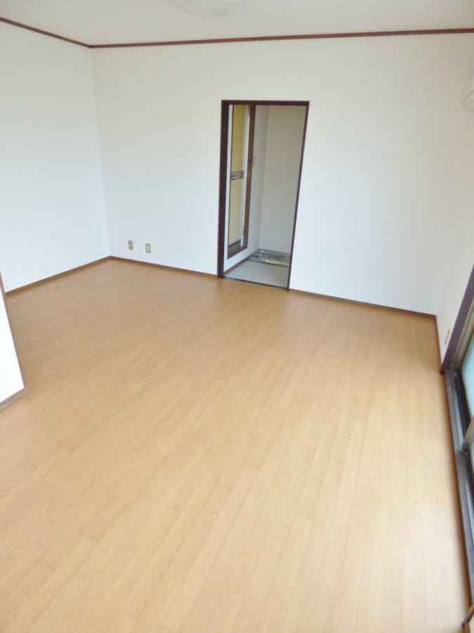 広々とした洋室 コスモハイツ