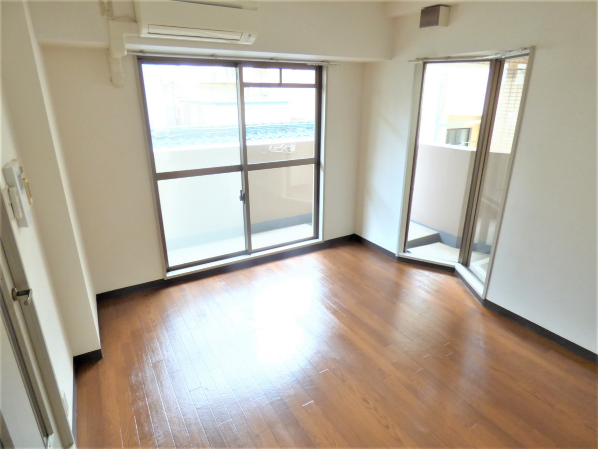 ２面採光で明るい洋室 ライオンズマンション三宮東第２