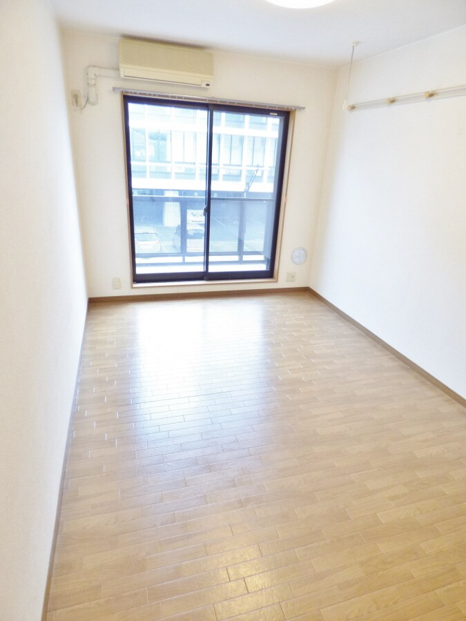 南東向きで明るい洋室 エステートピア板宿