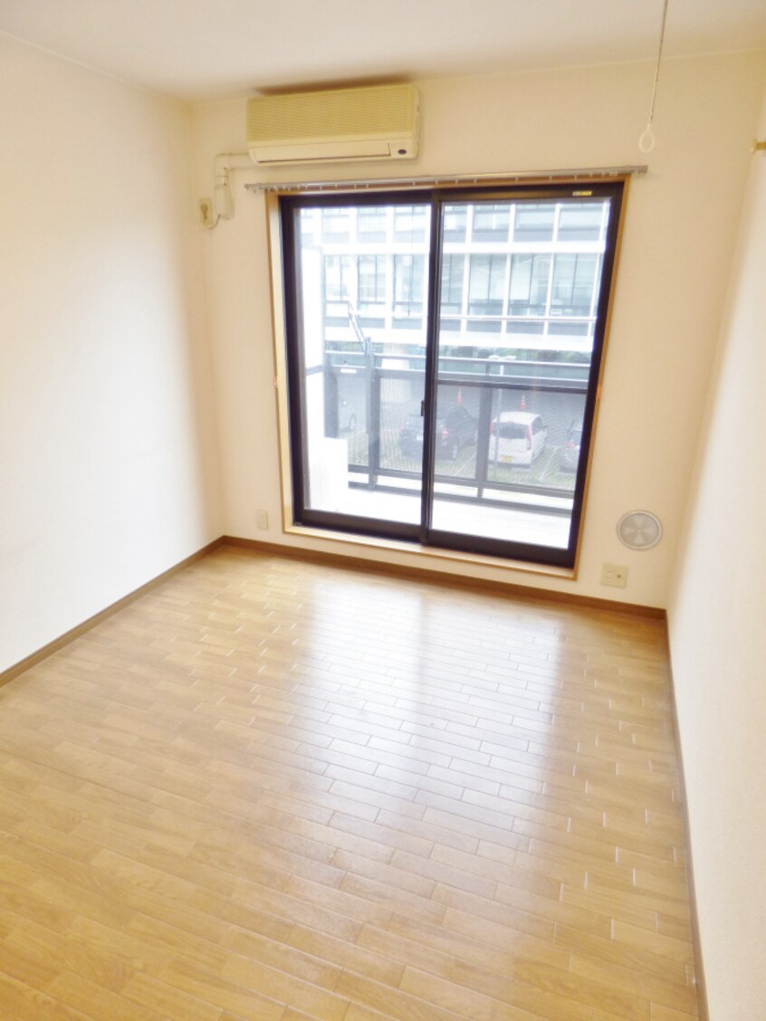 南東向きで明るい洋室 エステートピア板宿