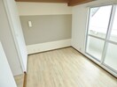 壁紙がオシャレな洋室 リバティー壱番館