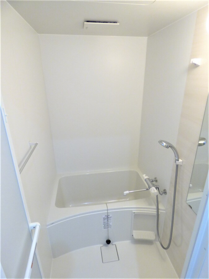 窓があり換気のよい浴室 メゾンＫＰＣ