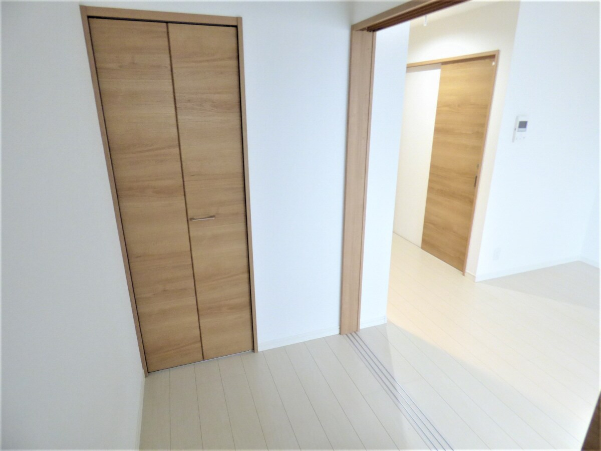 白を基調とした明るいフローリング メゾンＫＰＣ