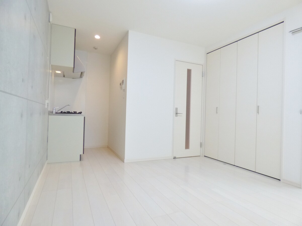 白と基調としたオシャレな洋室 エビラ須磨
