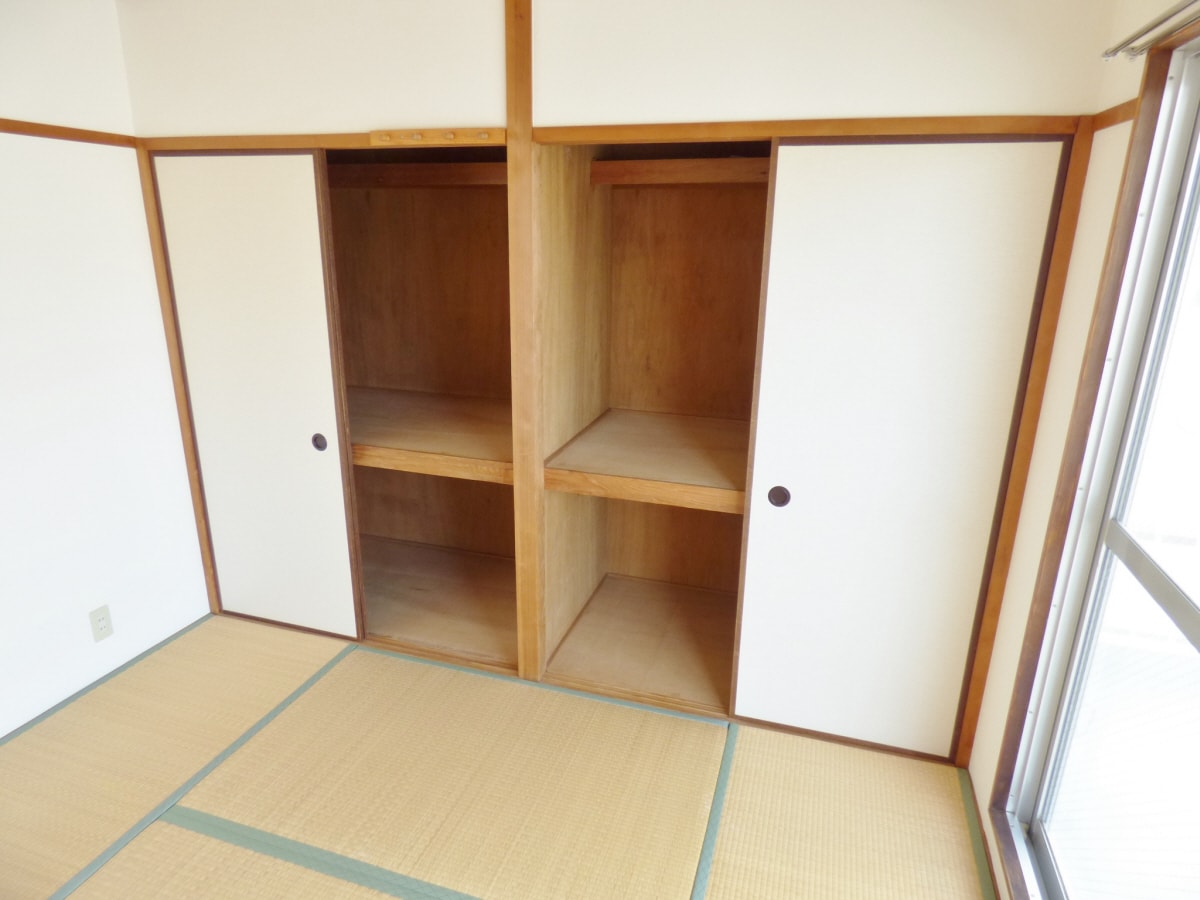 壁一面ある大型押入 エスポワール板宿