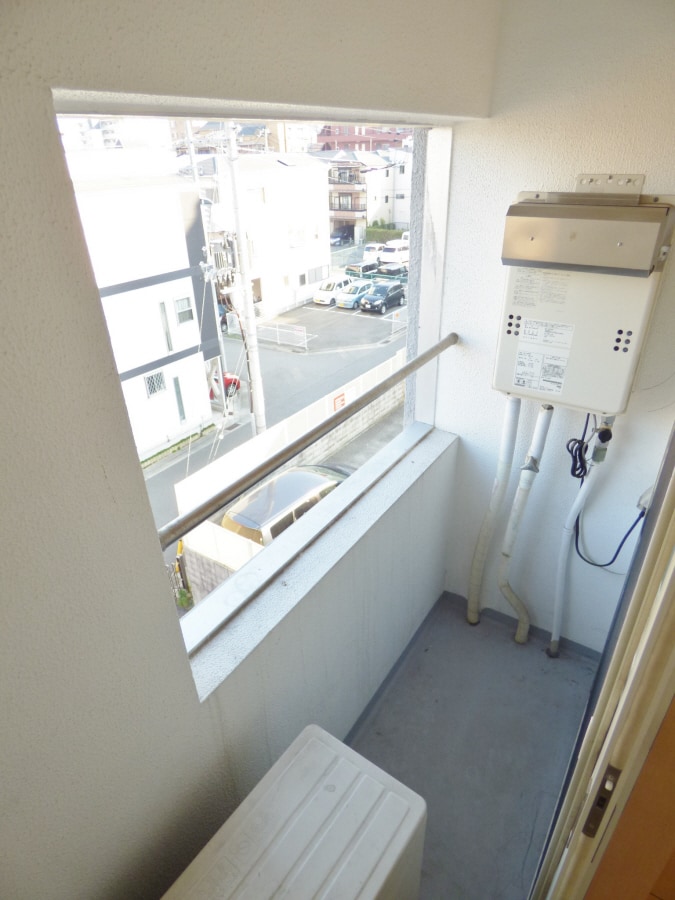 明るいバルコニー サンビルダー板宿