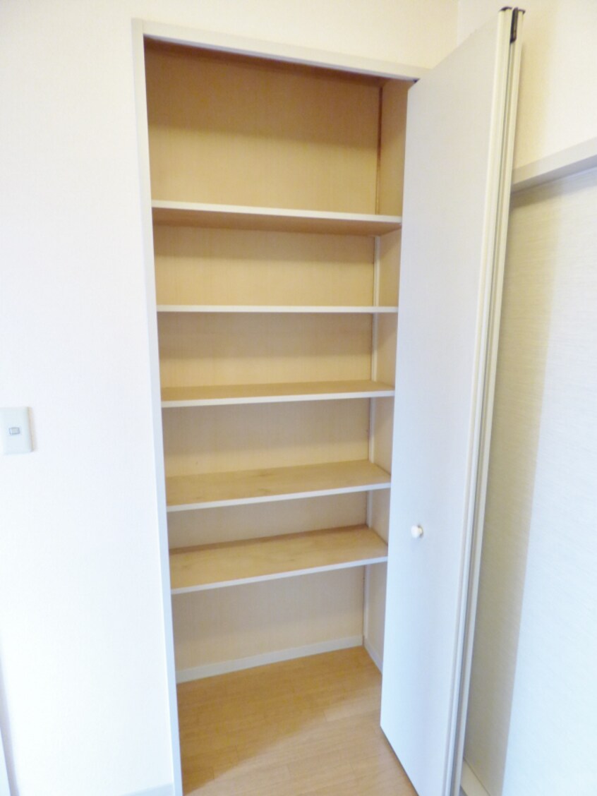 廊下の収納 ディアス須磨山手Ａ棟
