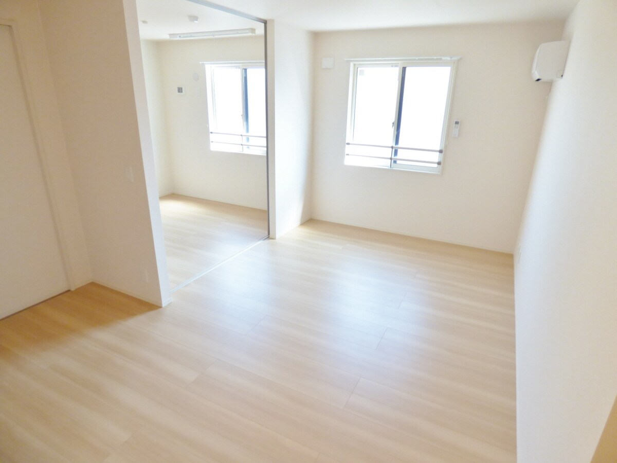 広々としたリビング ブル・マリーノ衣掛