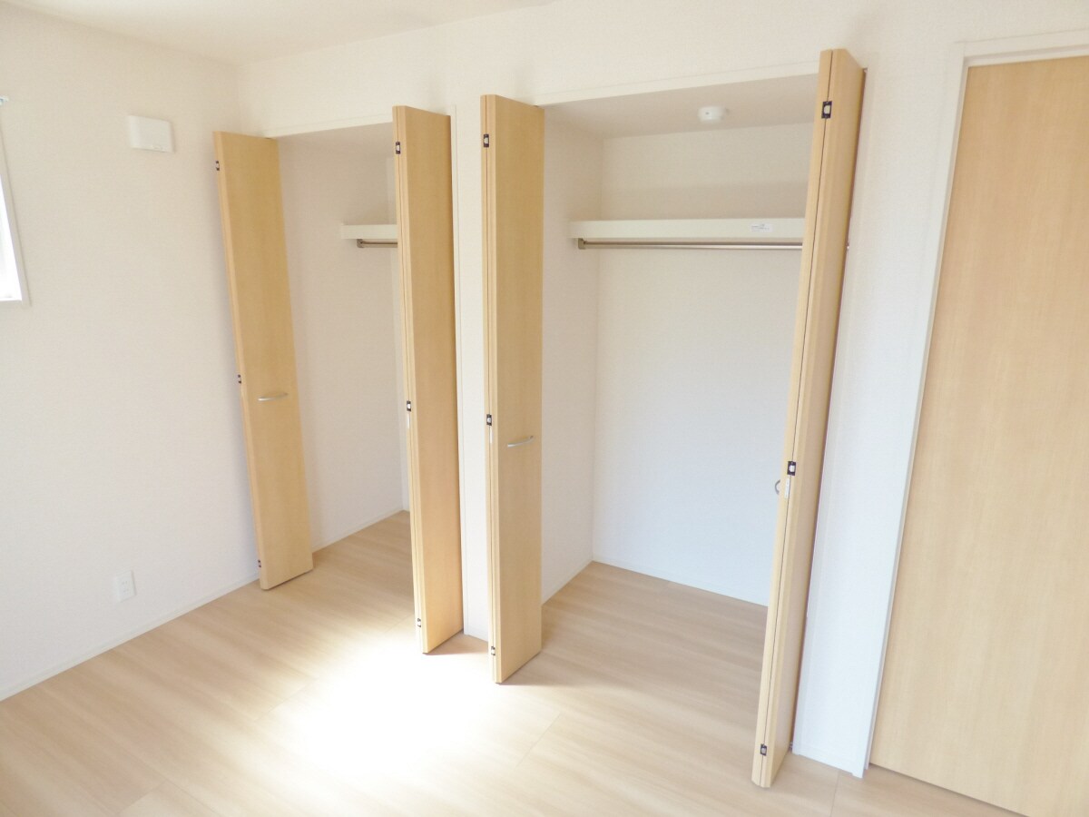 広々としたクローゼット ブル・マリーノ衣掛