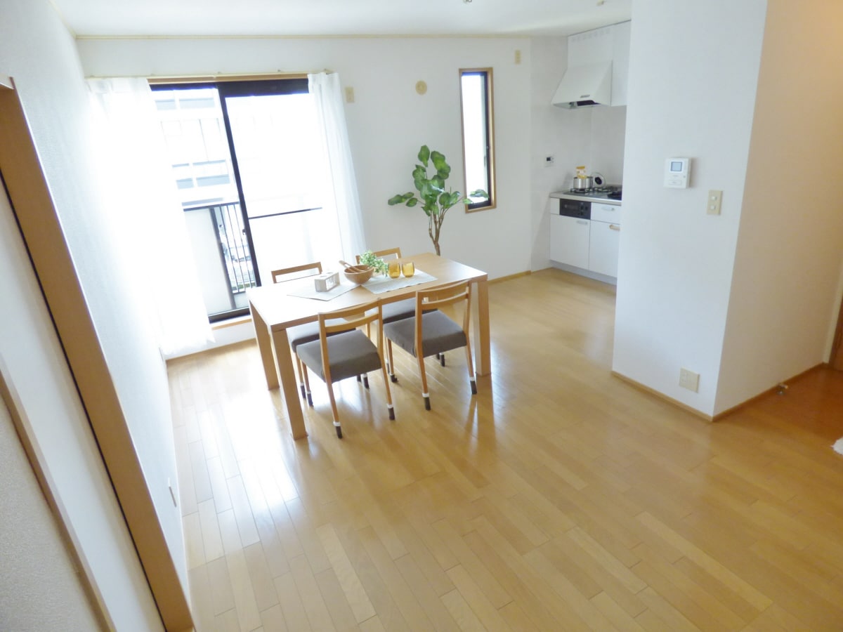 広々としたリビング レクエード須磨