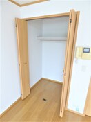 奥行きのあるクローゼット シェーンタール須磨
