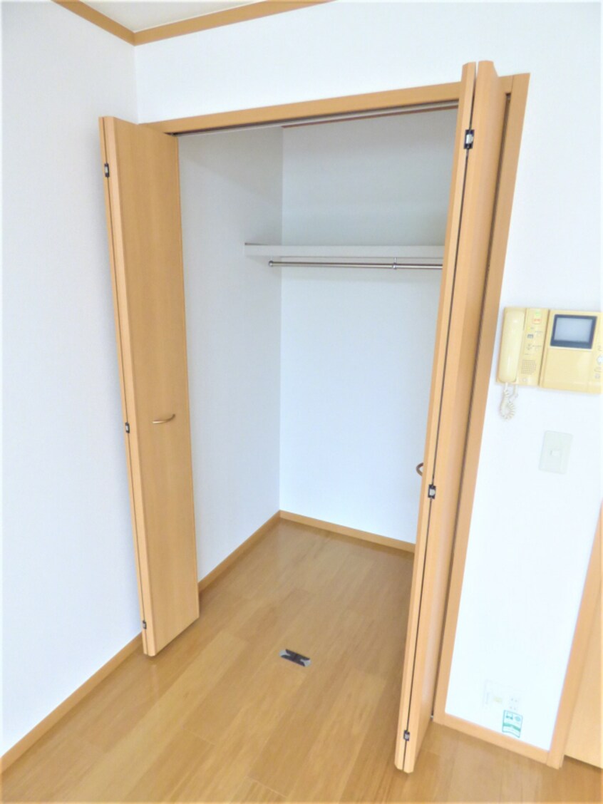 奥行きのあるクローゼット シェーンタール須磨