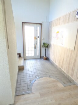 オートロック完備のオシャレなエントランス