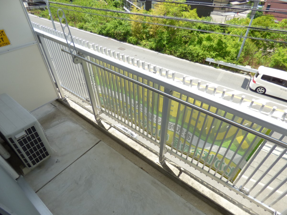南西向きバルコニーで日当たり良好 石井マンション