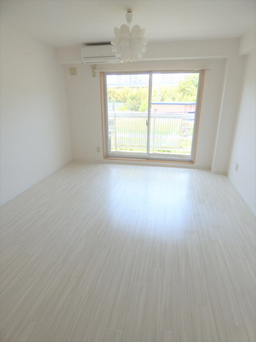 広々とした洋室 石井マンション