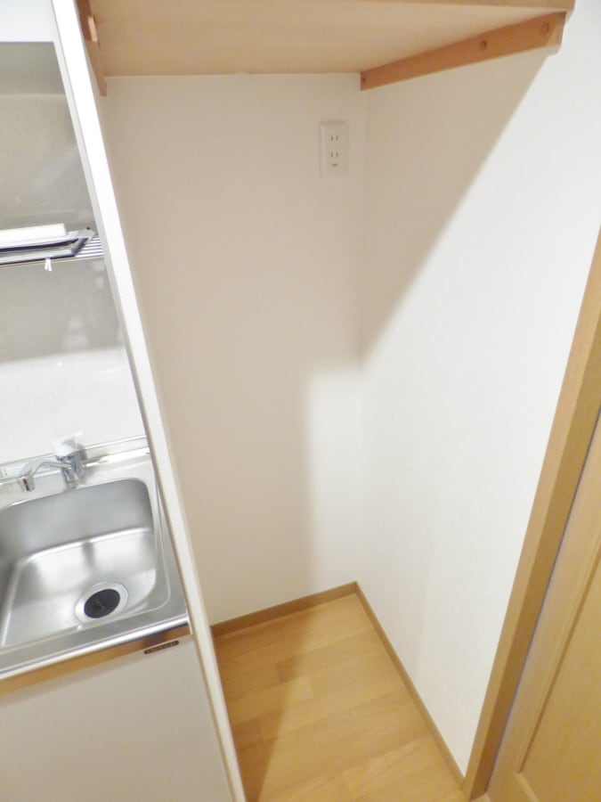 冷蔵庫置場 カーメルガーデン