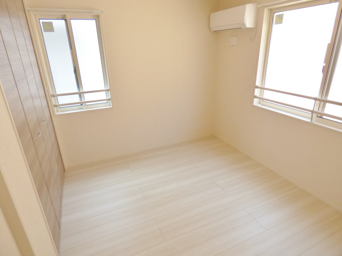 ２面採光で明るい洋室 ＣＯＴＴＯＮ　ＰＬＡＣＥ