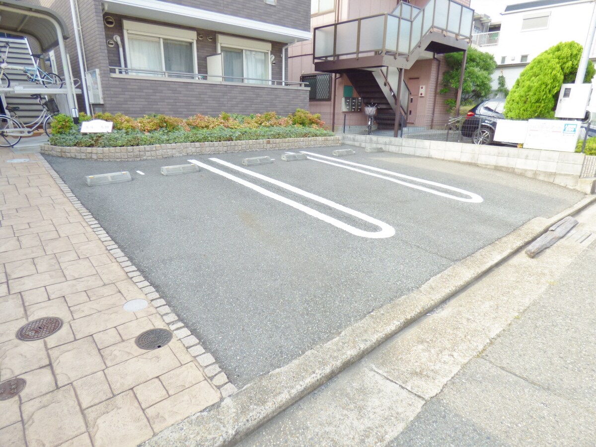 敷地内駐車場完備 エル大田