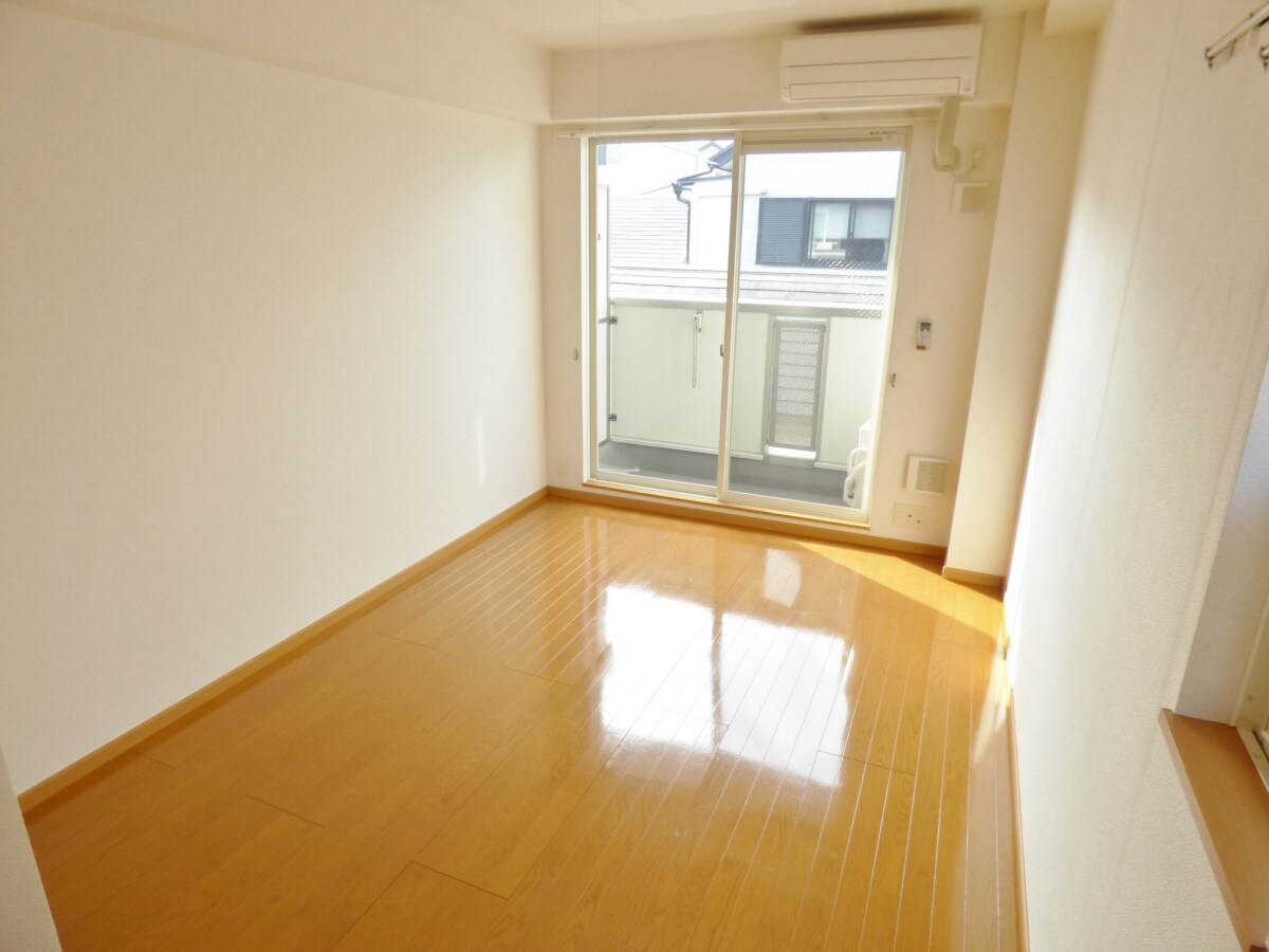 広々としたキレイな洋室 エル大田