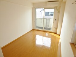 広々としたキレイな洋室