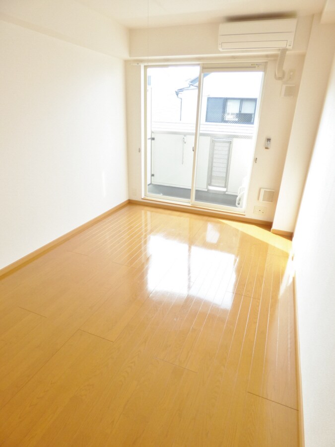 広々としたキレイな洋室 エル大田