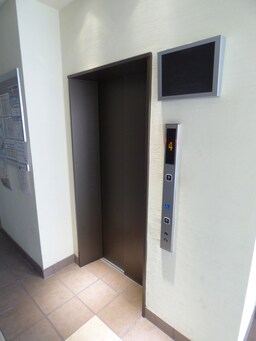 防犯カメラ付エレベーター