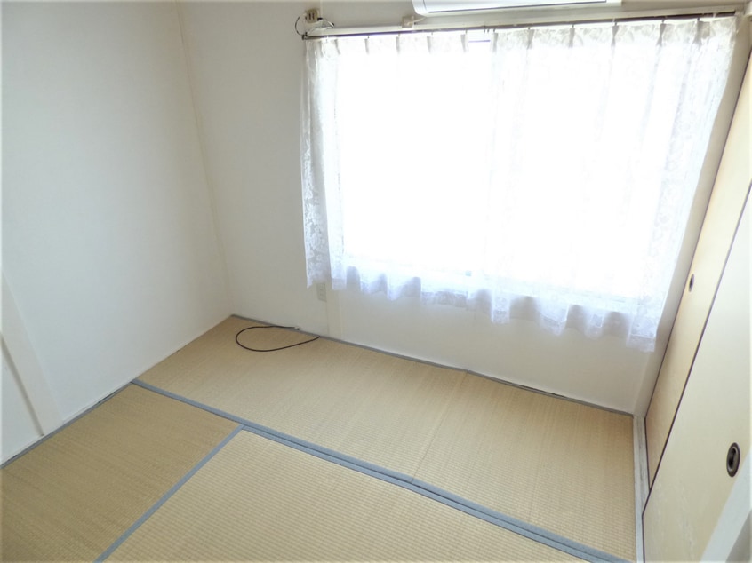 明るい和室 離宮前町１丁目アパート