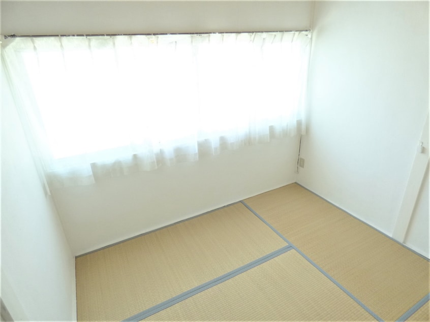 明るい和室 離宮前町１丁目アパート