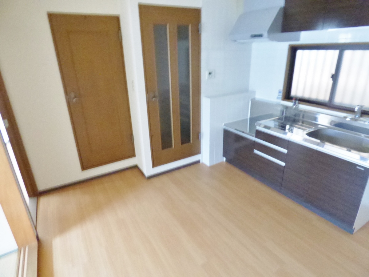 明るいダイニング エクレール衣掛