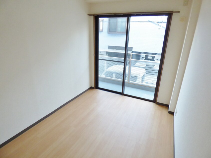 明るい洋室 エクレール衣掛