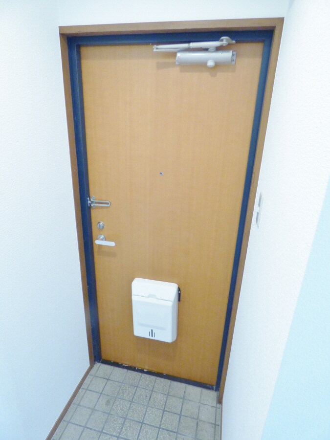 玄関 よしかわビル