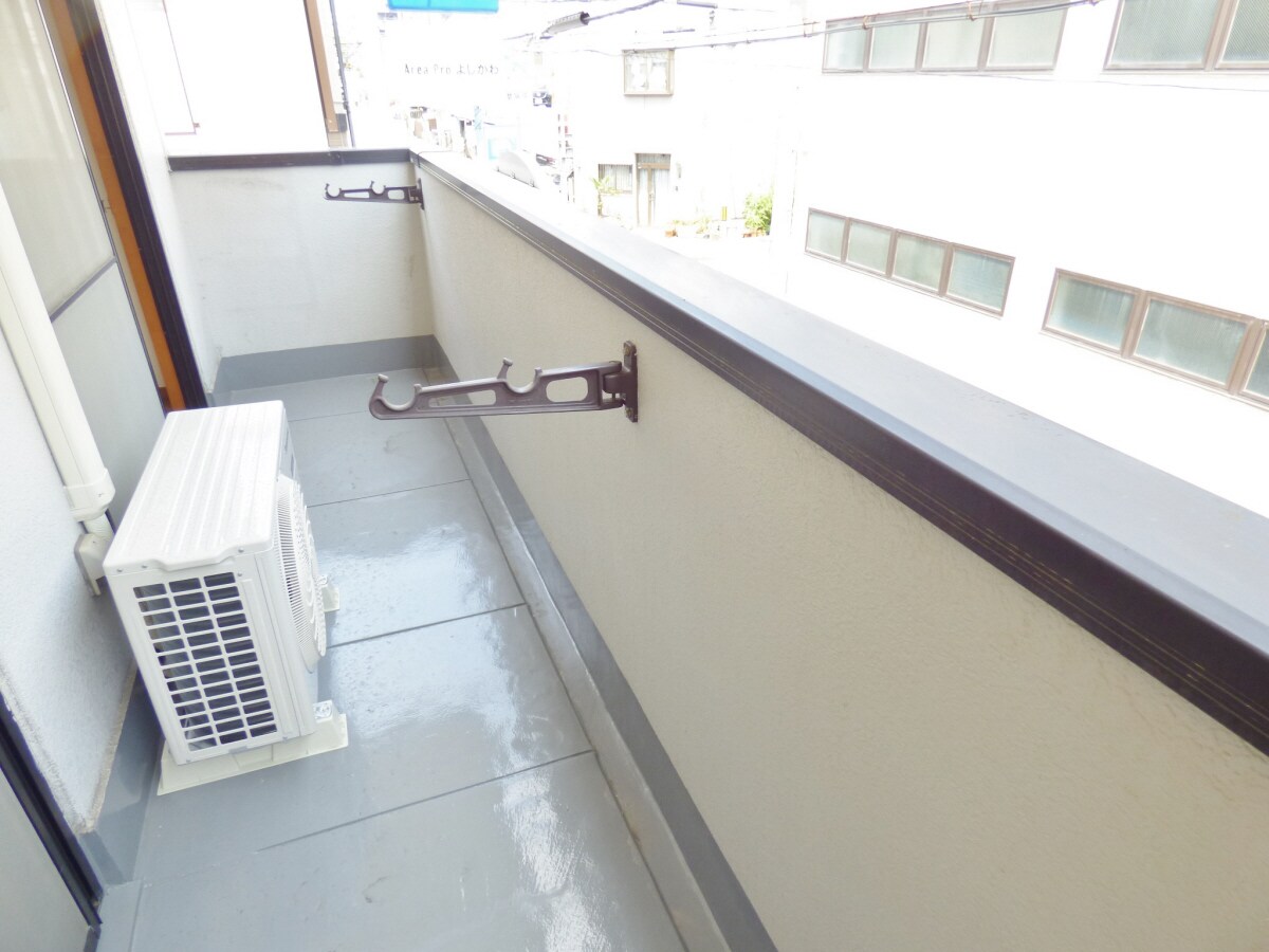 明るいバルコニー よしかわビル