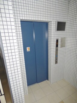 TVモニター付エレベーター完備