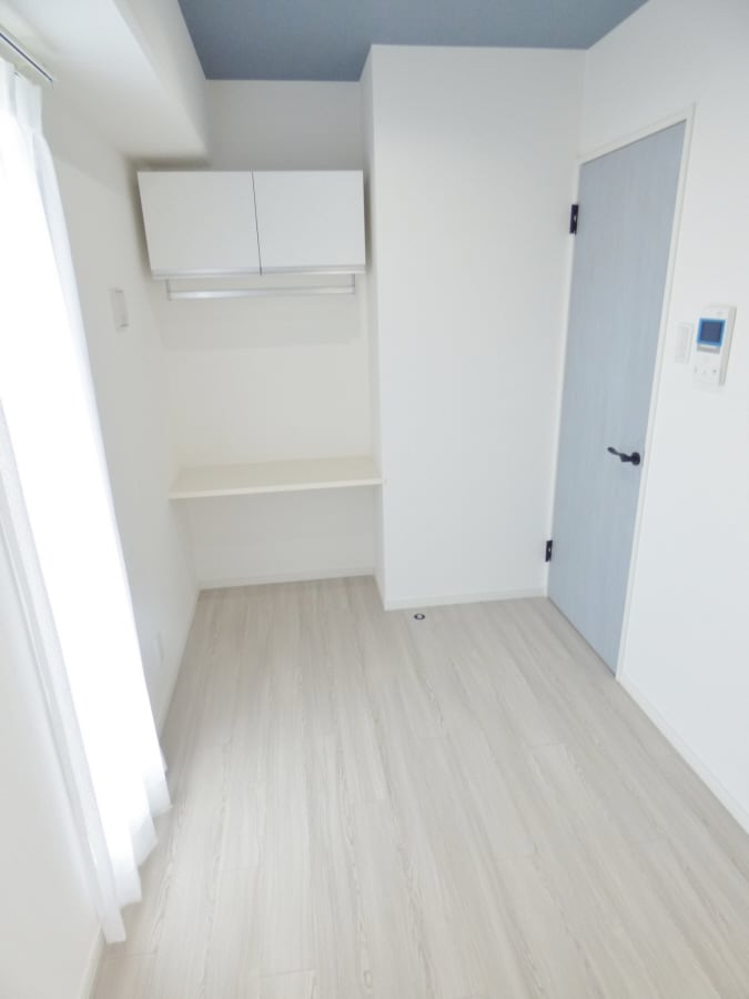 収納棚のある洋室 エヌエムスワサントアン