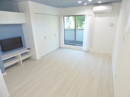 広々としたオシャレな洋室