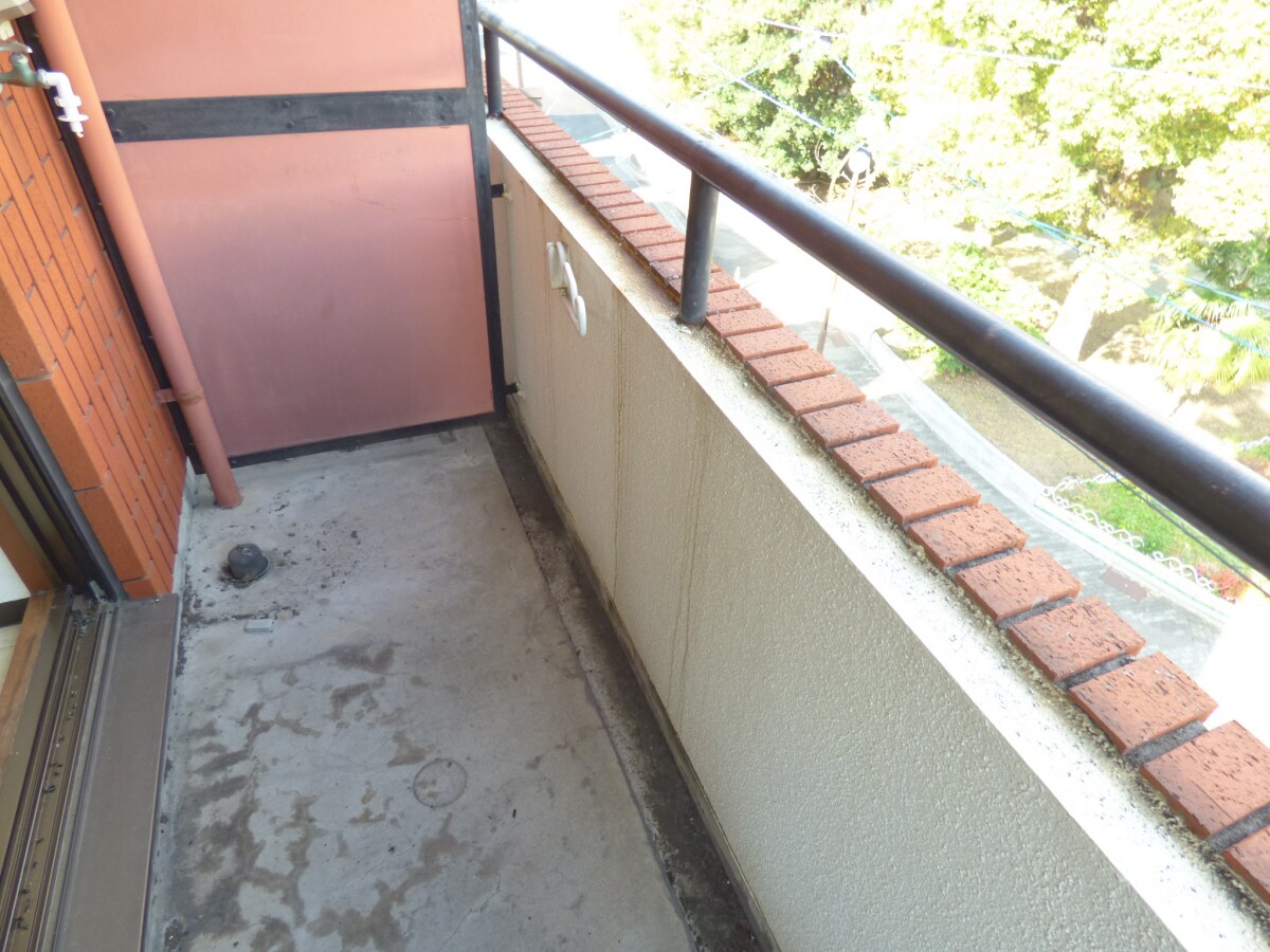 明るいバルコニー 華山マンション