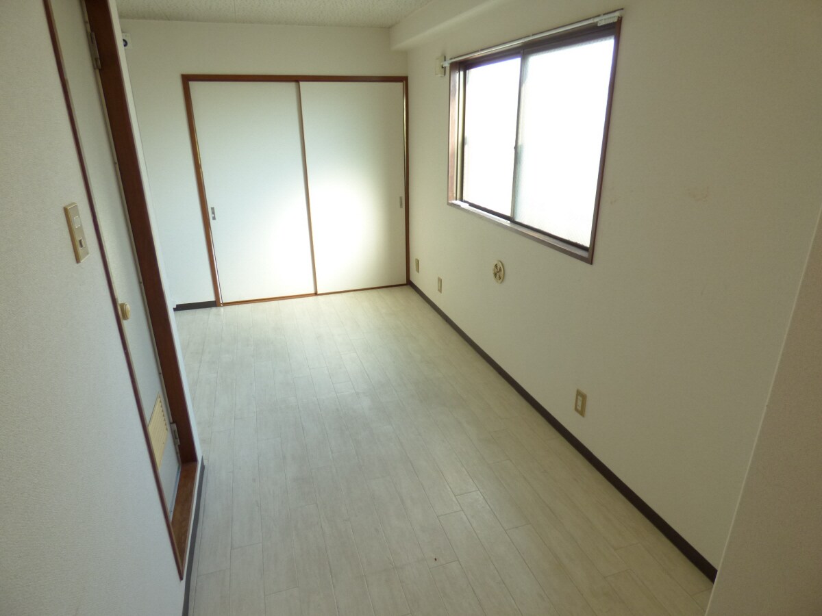 明るいダイニング 華山マンション