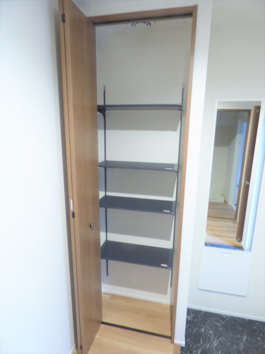 トールタイプのシューズボックス付 メゾンド・メルヴェーユ須磨Ⅱ