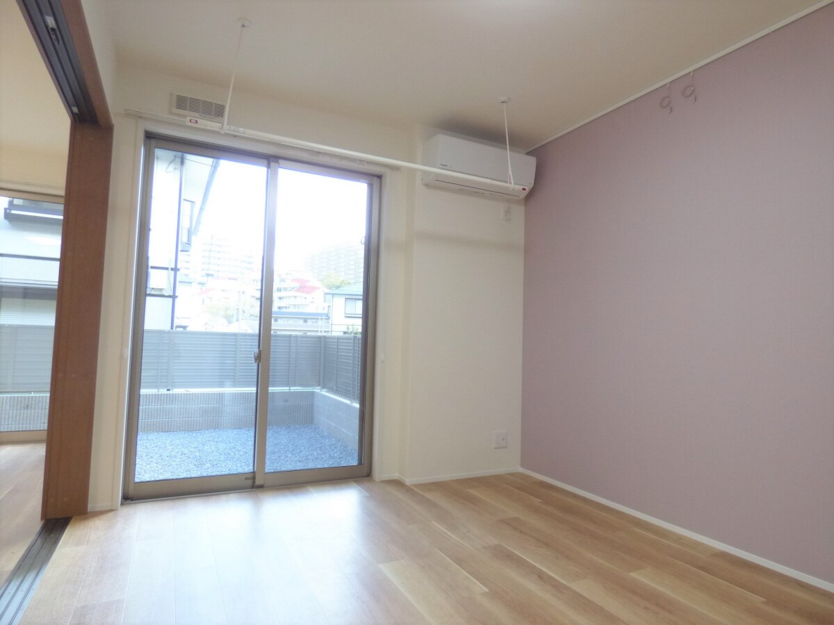 アクセントクロスがオシャレな洋室 メゾンド・メルヴェーユ須磨Ⅱ