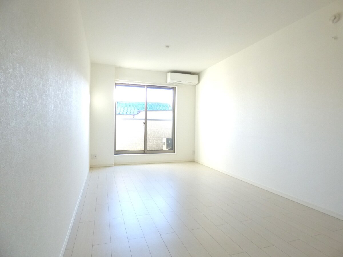 広々とした洋室 ワコーレヴィアーノ須磨千守町