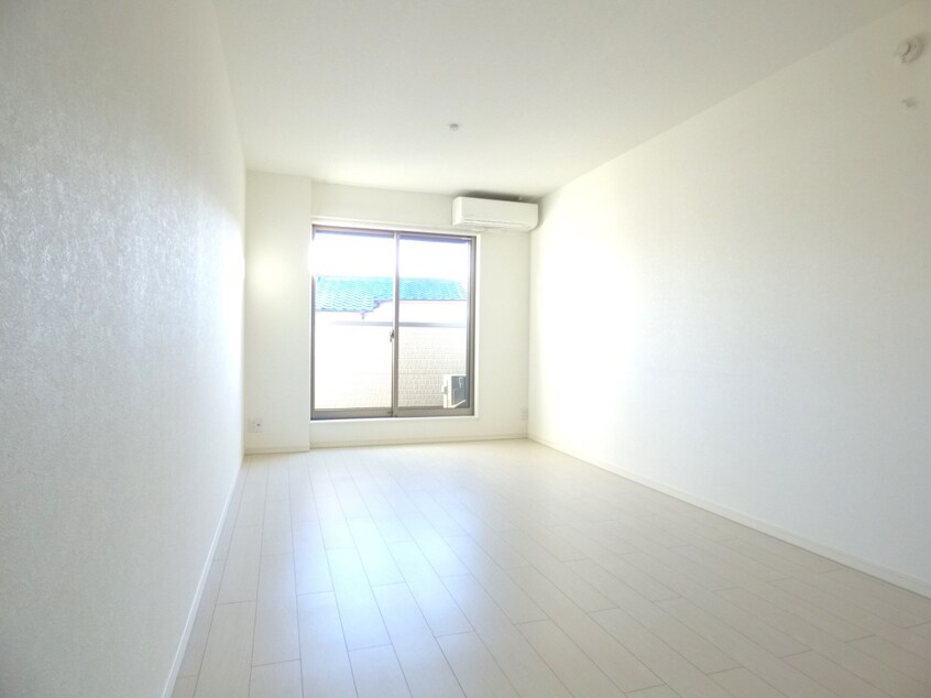 広々とした洋室 ワコーレヴィアーノ須磨千守町