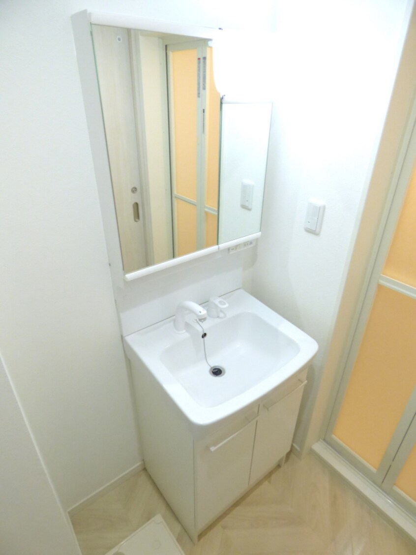 シャンプ－ドレッサー ワコーレヴィアーノ須磨千守町