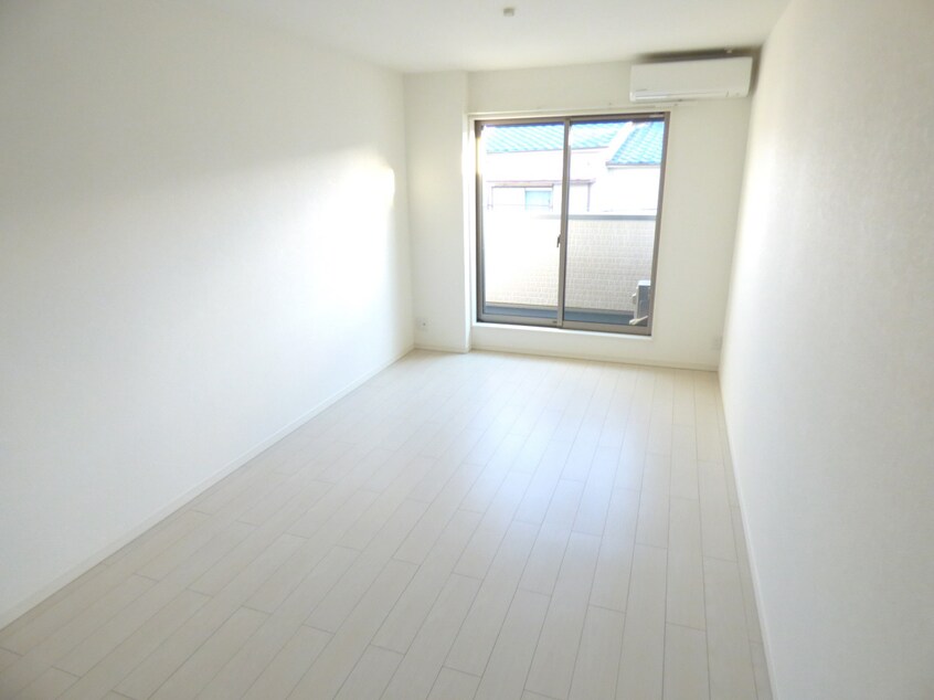 広々とした洋室 ワコーレヴィアーノ須磨千守町