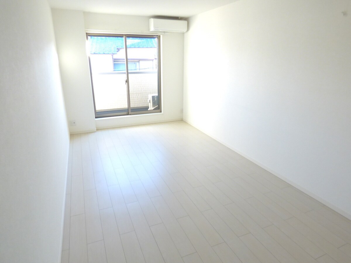 白を基調とした明るいフローリング ワコーレヴィアーノ須磨千守町