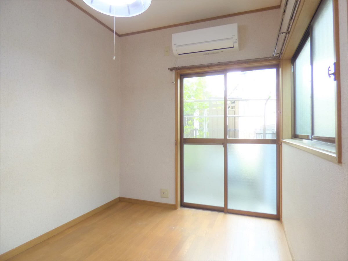 ２面採光で明るい洋室 須磨寺ハイム