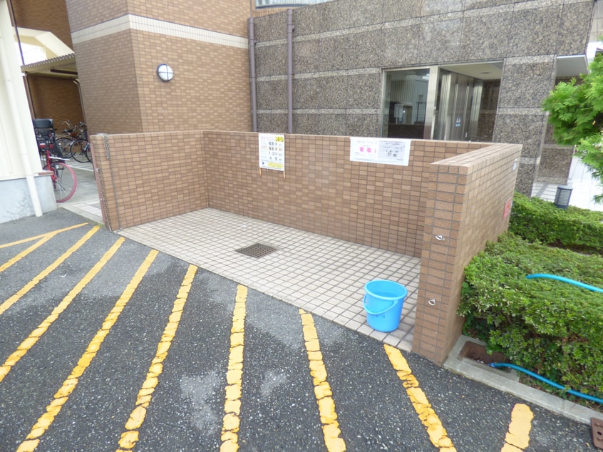 敷地内ゴミステーション アネスト恵美寿