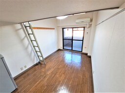 広々とした洋室