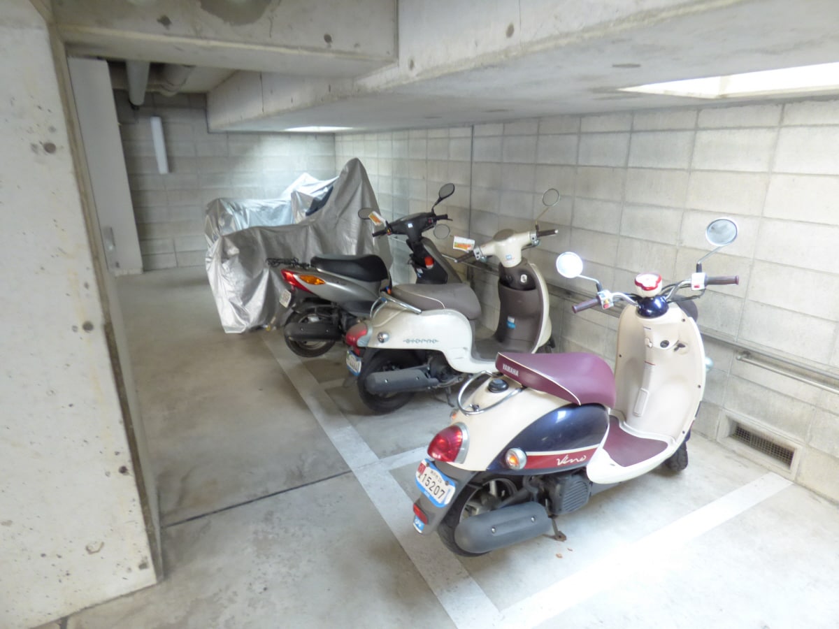 バイク置場 グレース稲葉